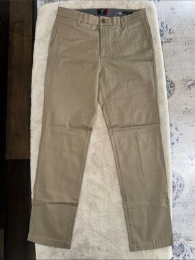 Dockers Men's Slim Straight-Leg Khakis